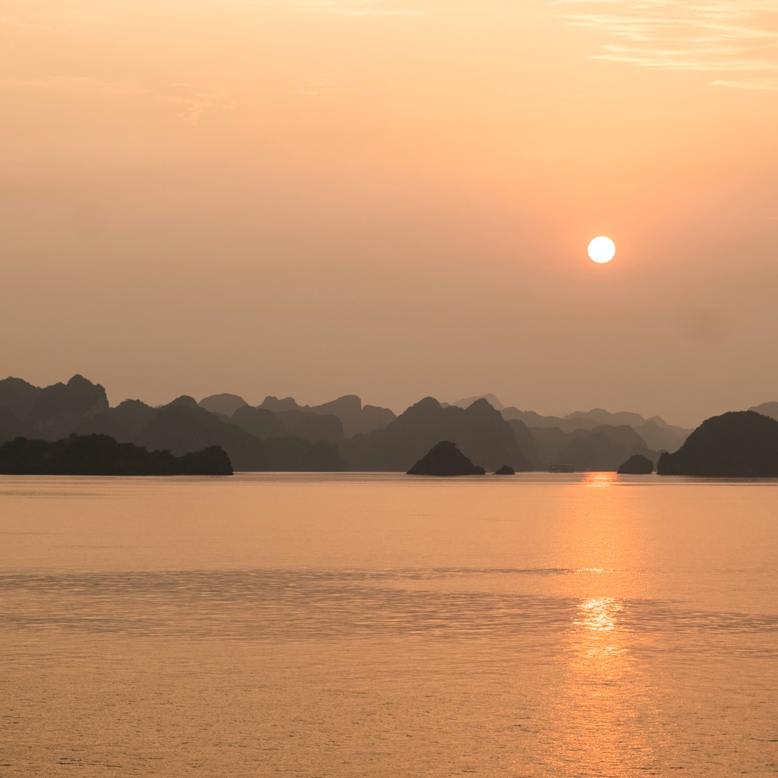 Ha Long Bay – Ha Long Park – Bai Chay 2 Days 1 Night