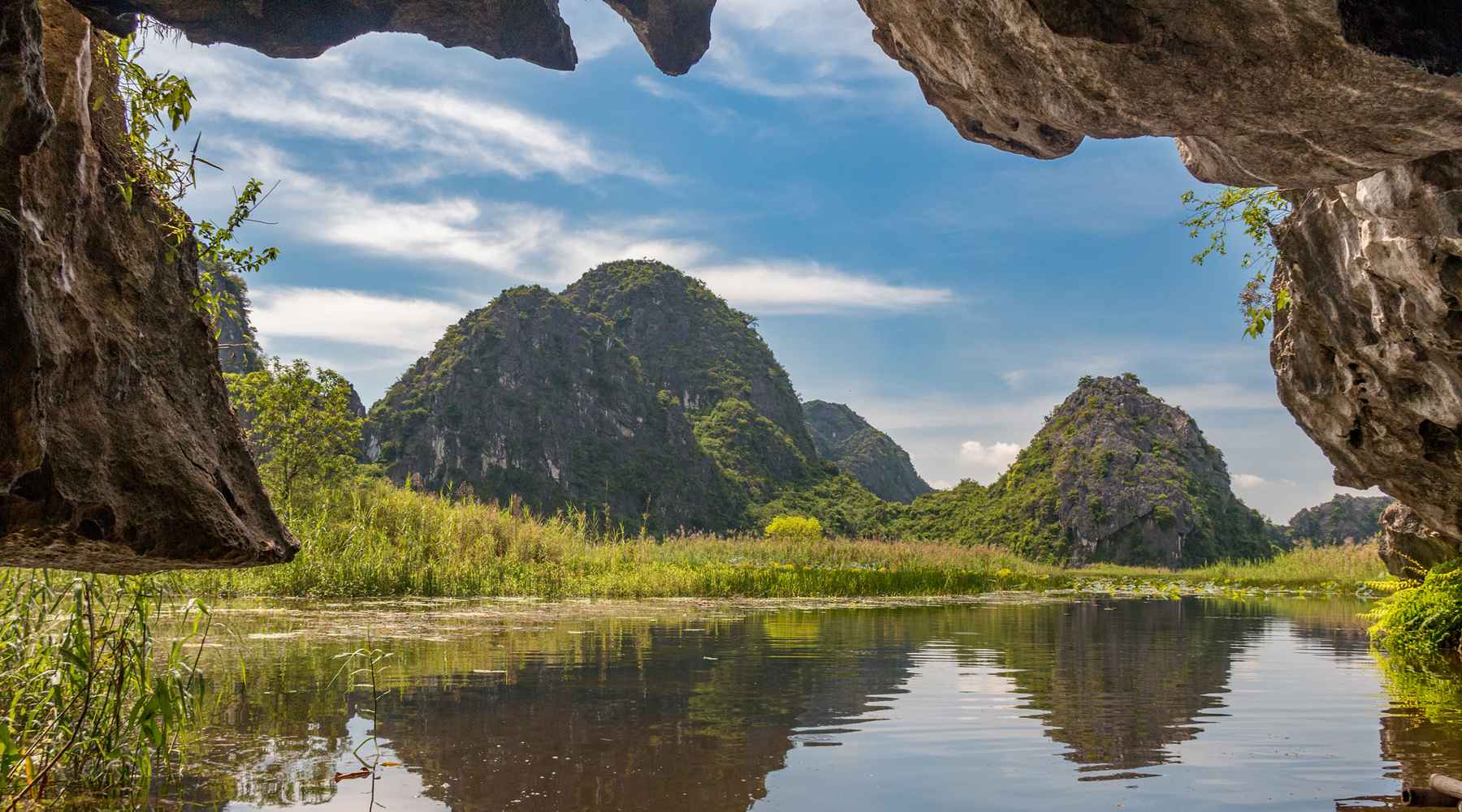 EXPLORE HANOI ON VINTAGE VESPA – NINH BINH