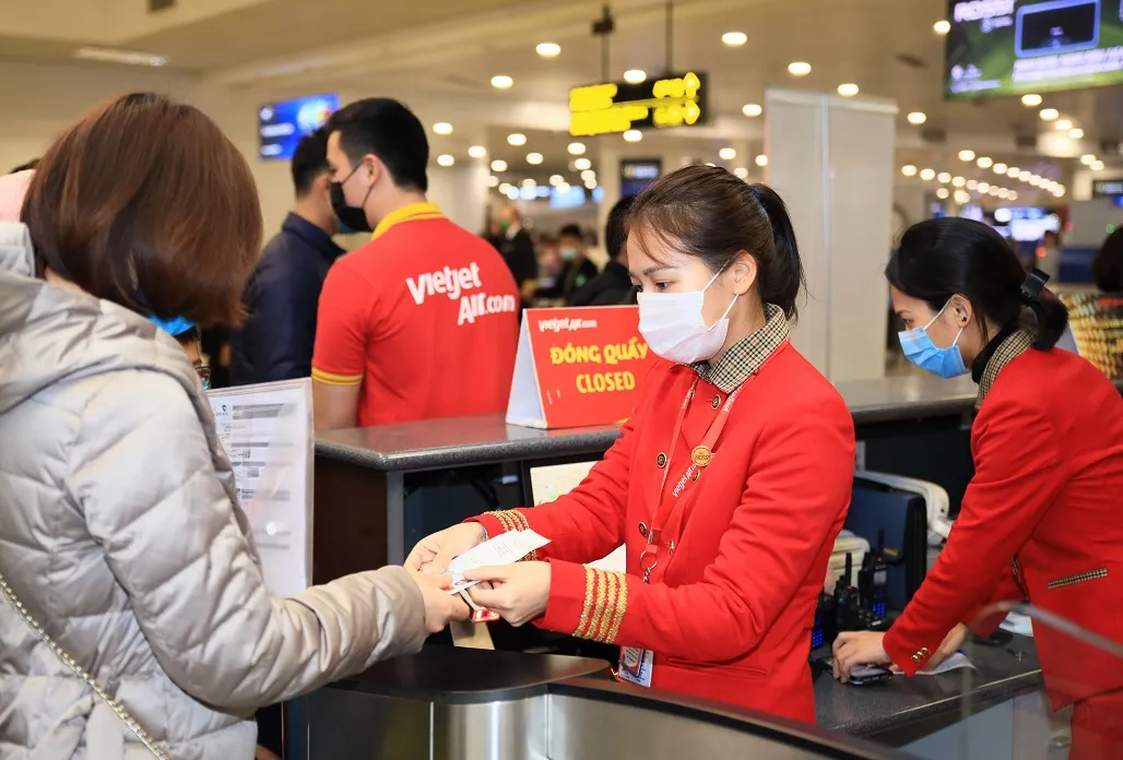 Vietnamese e-visa website on a laptop screen