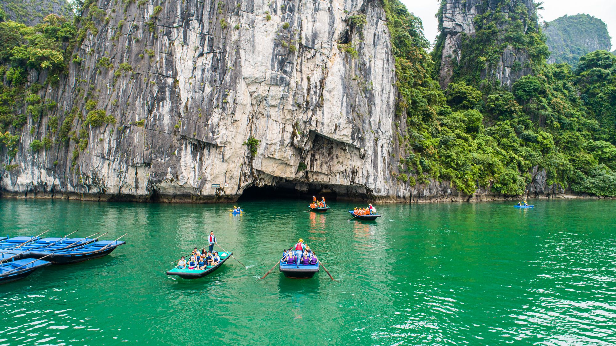 Kayaking in Lan Ha Bay